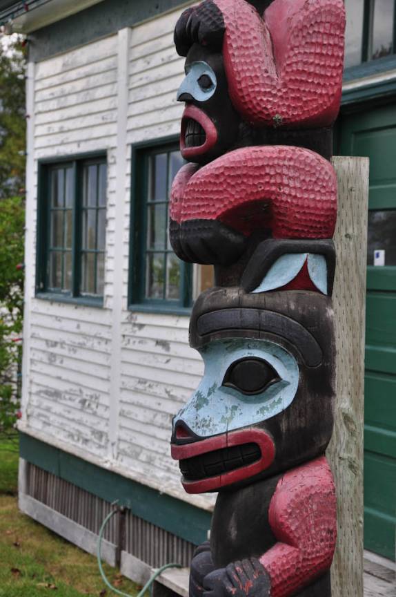 Totens indígenas, tradição nessa parte do Alaska (em Haines, no sudeste do estado)